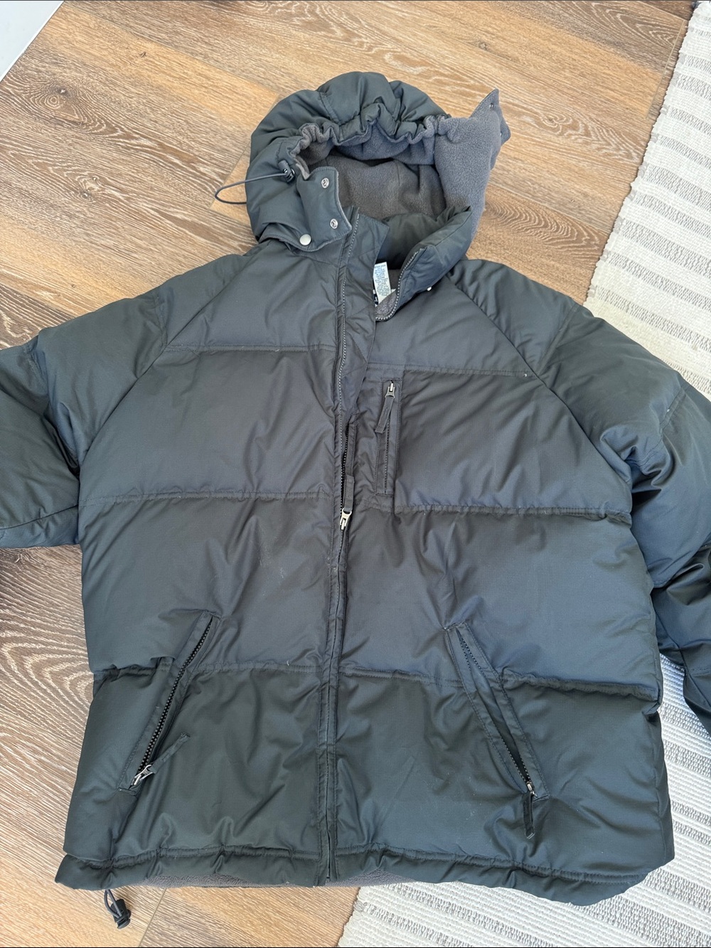 Men's Black Hooded Puffer Jacket - Insulated Winter Coat with hood. Size XL